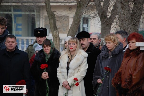 В Евпатории открыли памятник погибшему в Киеве бойцу «Беркута» В Евпатории открыли памятник погибшему в Киеве бойцу «Беркута»