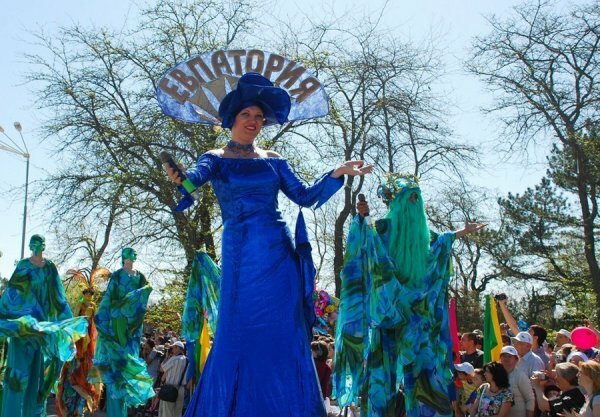 Театру на ходулях в Евпатории подыщут новое здание